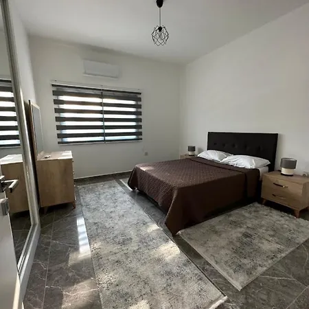 Ozbilge Daire Girne